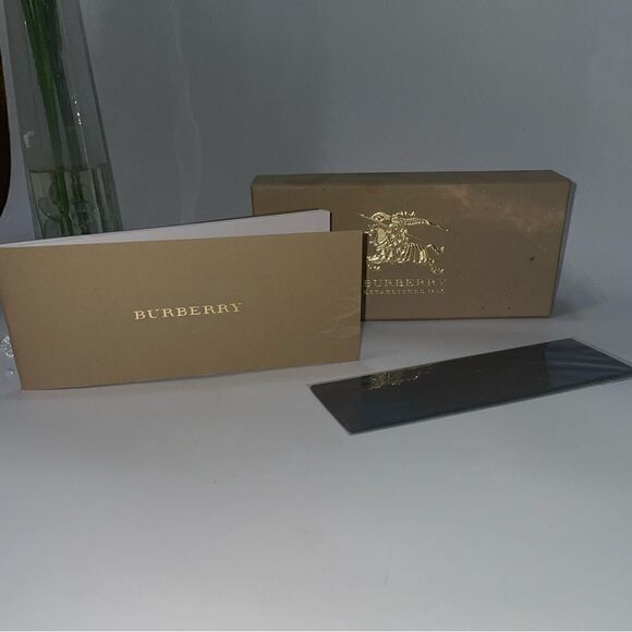 Burberry Sunglasses Box Booklet & Cloth - Picture 1 of 2